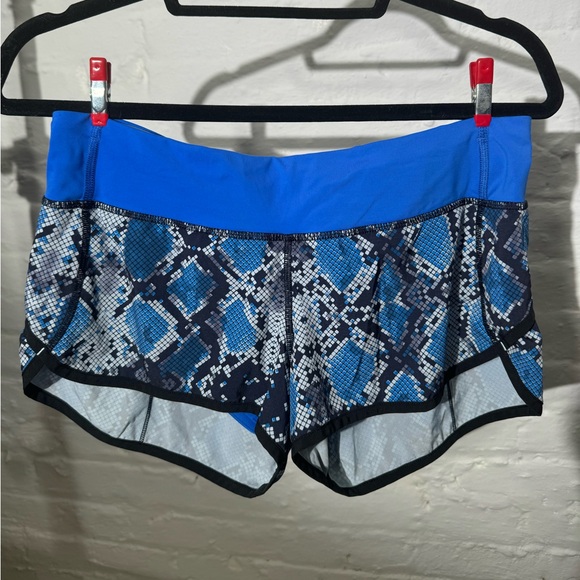 Lululemon Run Speed Short 4-way Stretch in Blue Snake Promt - Picture 2 of 10